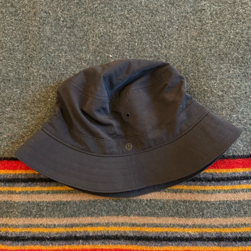 Lululemon bucket hat size s/m never worn